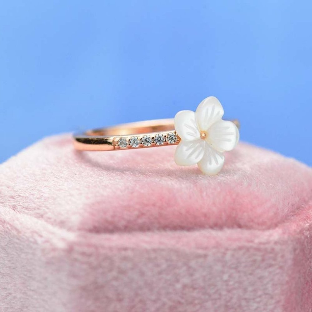 WHITE CERAMIC FLOWER RING - Picture 2 of 2